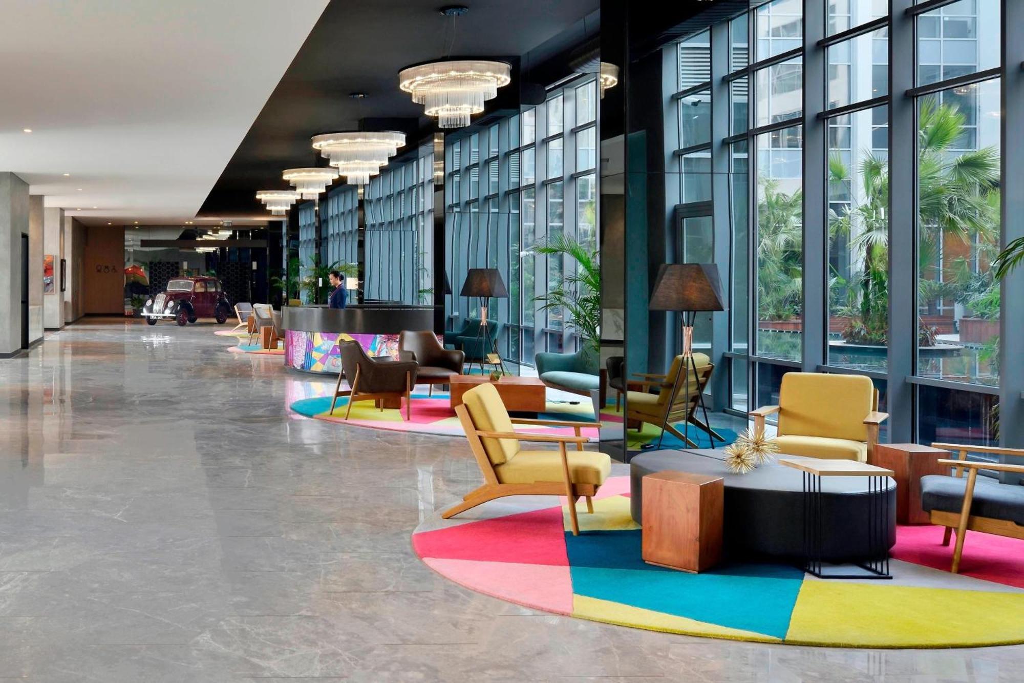 Aloft New Delhi Aerocity Exteriér fotografie The lobby of the hotel